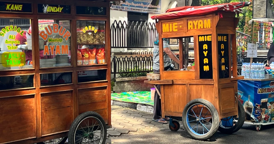 From Street Food to Dining: Best Food Experiences in Lawndale, CA