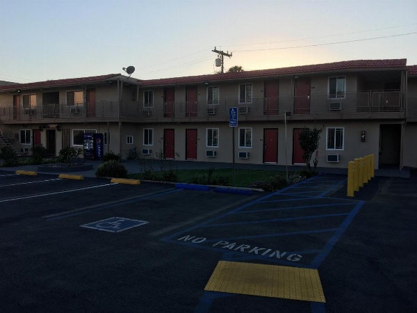 Budget Inn LAX-Lawndale image 2